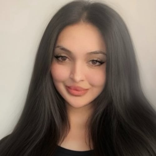 Deeyh Uthman, Female therapist in Vancouver, British Columbia